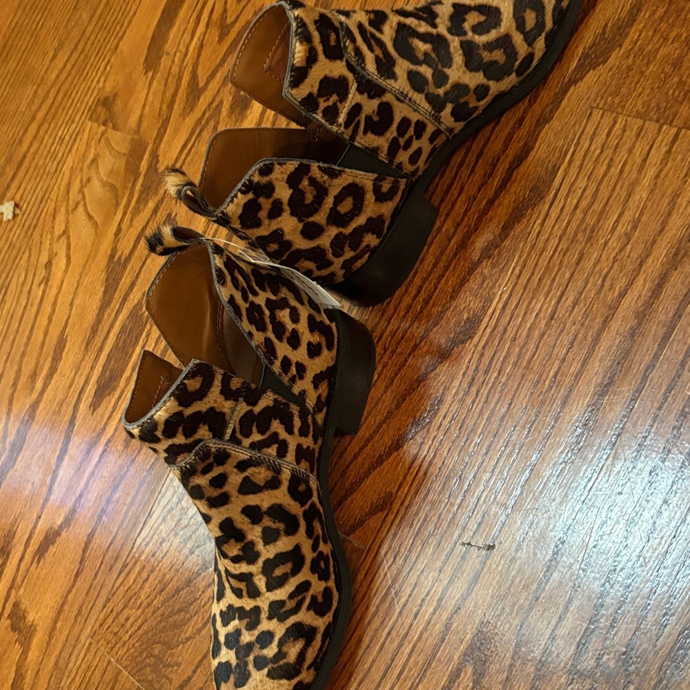 T.J.Maxx Leopard Pattern Boots - Picture 3 of 4